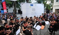 Concierto callejero: encuentro de las músicas tradicional y moderna