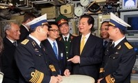 Premier vietnamita revisa la experimentación del submarino contratado con Rusia