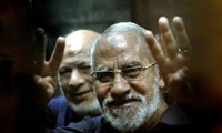 Egipto reduce a cadena perpetua sentencia de guía supremo de Hermanos Musulmanes
