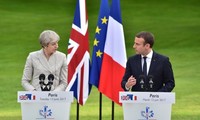 Theresa May y Emmanuel Macron se reúnen para hablar del Brexit