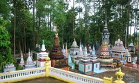 Visitan pagodas de los Jemeres en Soc Trang