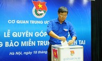 Recaudan fondos en apoyo a las personas afectadas por desastres naturales en el centro vietnamita