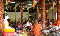Primer ministro vietnamita felicita a comunidad étnica Jemer por fiesta de Chol Chnam Thmay