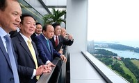 Premier vietnamita continúa sus actividades en Singapur