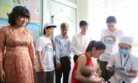 Vietnam determinado a vacunar a todos los bebés y niños