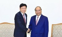 Premier de Vietnam invita a empresas foráneas a invertir en sector de alta tecnología