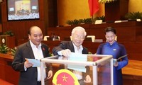 Parlamento vietnamita realiza votación de confianza y debate Ley anticorrupción