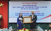 Director de OMS para Pacífico Oeste recibe Orden de Amistad de Vietnam