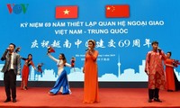 Vietnam y China conmemoran el 69 aniversario de las relaciones diplomáticas