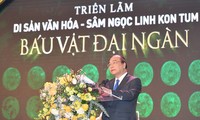 Premier vietnamita participa en una exhibición sobre el ginseng Ngoc Linh