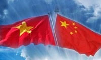 Líderes de Vietnam y China intercambian felicitaciones por Año Nuevo Lunar