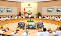 Celebran reunión ordinaria del Gobierno de Vietnam del mes de abril
