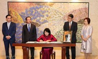 Vicepresidenta vietnamita congratula al nuevo emperador japonés