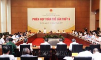 Diputados vietnamitas debaten tema de aumento de horas extra laborales
