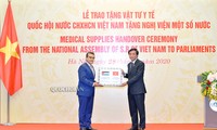 Asamblea Nacional de Vietnam dona suministros médicos a sus pares de países de África y Oriente Medio