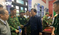 El vicepremier vietnamita dirige los trabajos de rescate de las víctimas de los desastres naturales en la región central