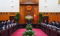 Premier vietnamita afirma disposición de crear condiciones favorables para los inversores extranjeros