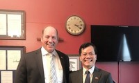 Embajador vietnamita en Estados Unidos conversa por teléfono con congresista norteamericano Ted Yoho