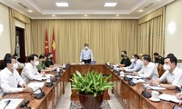 Premier vietnamita trabaja con la junta administrativa del Mausoleo de Ho Chi Minh