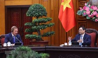 Premier vietnamita propone a empresa de Estados Unidos apoyar a Vietnam Airlines