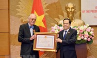 Vietnam entrega Orden de Amistad al ex secretario general de la UIP