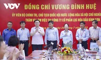 Presidente del Parlamento visita la empresa de Refinación y Petroquímica Binh Son