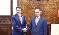 Presidente de Vietnam recibe al embajador de los Emiratos Árabes Unidos