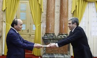 Presidente vietnamita recibe a embajadores de Azerbaiyán y Brunéi