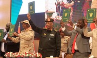 Militares y civiles firman un acuerdo en Sudán para salir de la crisis