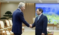 Premier vietnamita recibe al ex primer ministro británico