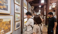 Colorida exposición de pintura de acuarela de Phuong Nam