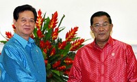 Premier vietnamita aboga por intensificar cooperación con Cambodia