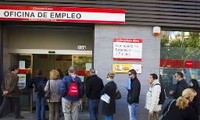 España experimenta caída del desempleo en tercer mes consecutivo