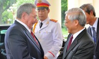 Presidente cubano se reúne con altos dirigentes de Vietnam