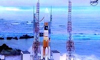 Japón lanza cohete impulsor llevando satélite vietnamita a la órbita 