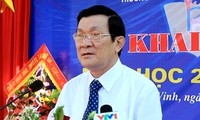Presidente vietnamita estimula a profesores y alumnos por el nuevo año escolar