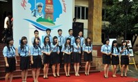Jóvenes hanoyenes expresan gratitud a soldados en Truong Sa