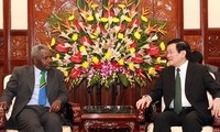 Presidente vietnamita recibe a nuevos embajadores 