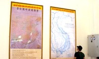 Vietnam coloca mapas soberanos sobre mares e islas en lugares importantes en Hue