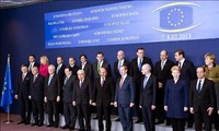 Dirigentes de Unión Europea aprueban presupuesto 2014-2020 con recortes