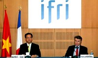 “Barco” de relaciones de amistad Vietnam-Francia llega a “costa” del éxito