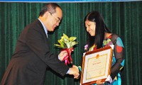 Encomian profesores ejemplares de Vietnam en 2013