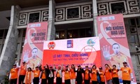 Vietnamitas juntan manos contra la violencia en personas vulnerables