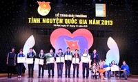 Vietnam honra organizaciones e individuos voluntarios