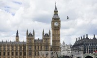 UK House of Commons approves Brexit timetable 