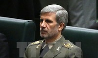 Iran, Pakistan seek closer defense ties