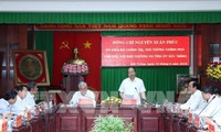 응원 쑤언 푹 (Nguyen Xuan Phuc)총리 Soc Trang성 핵심 지도자와 면담