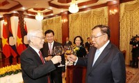 베트남 – 라오스 특별 관계 유지 발전