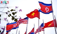 하노이, 화려한 국기와 화분으로 미-조 정상회담 환영