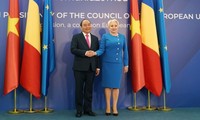 응우옌 쑤언 푹 (Nguyễn Xuân Phúc) 총리, 루마니아 지도자들과 회견